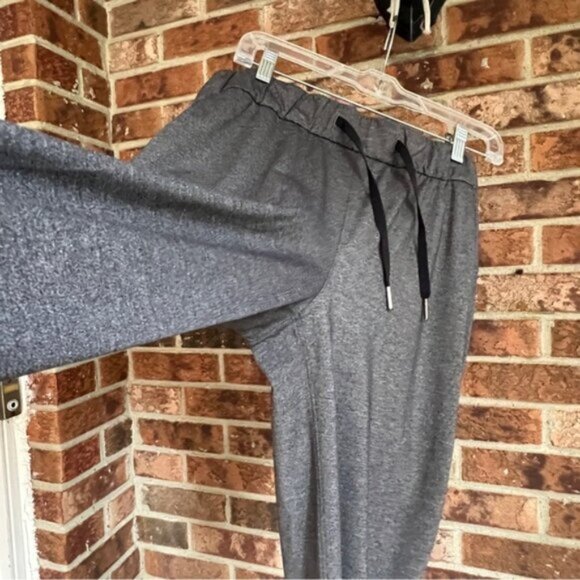 Lululemon   * On The Fly Pant  Heathered Black EUC Size 8 EUC - Picture 12 of 16